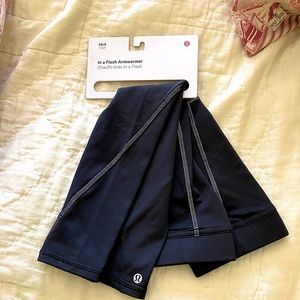 Lululemon In a Flash arm warmers